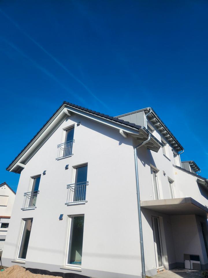 Thumbnail-Moderne 4-Zi.-EG-Wohnung mit Terrasse, Einbauküche & 109 m²