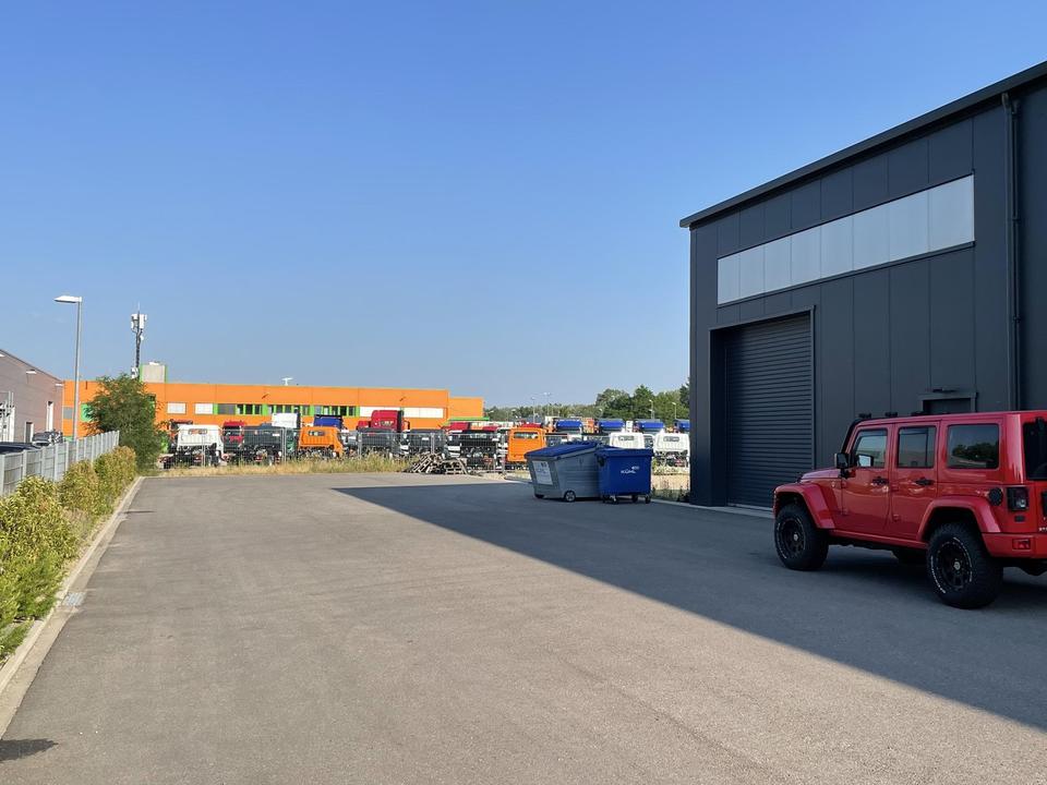 Thumbnail-Moderne Logistikhalle Montagehalle mit kleiner Bürofläche und WCs