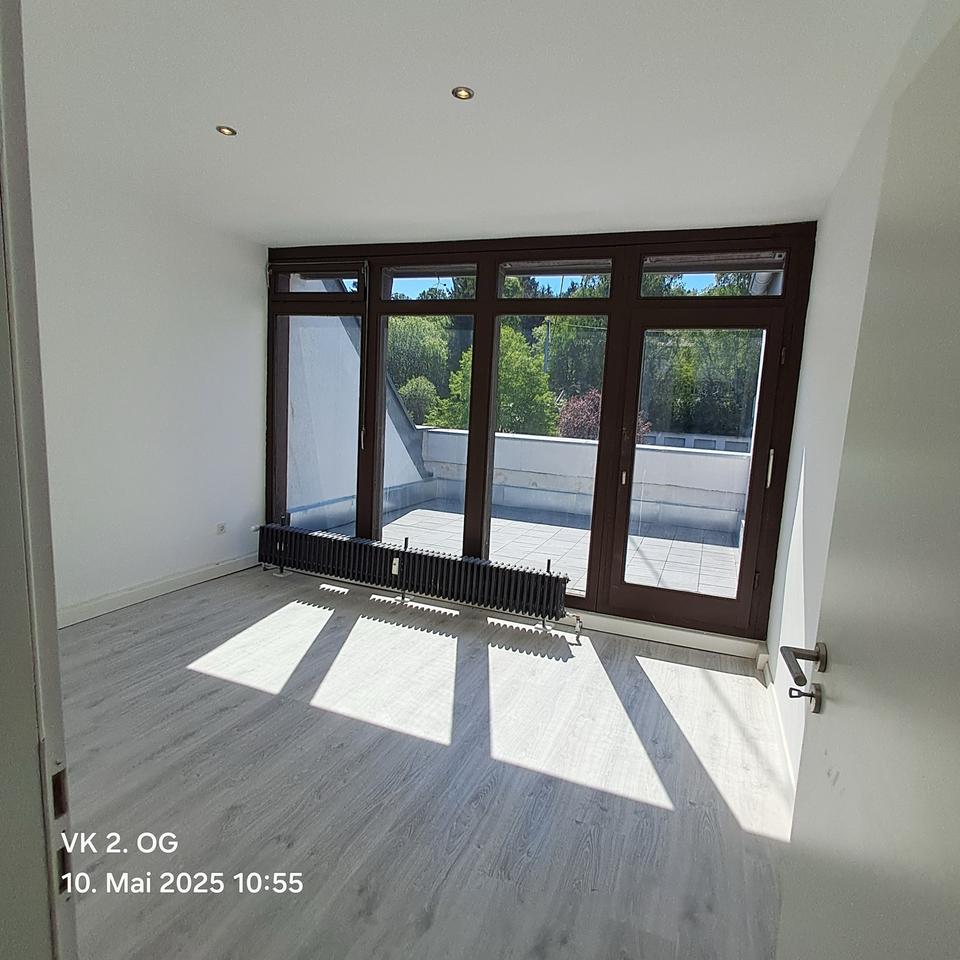 Thumbnail-Großzügige 4 Zimmer Wohnung in Völklingen!