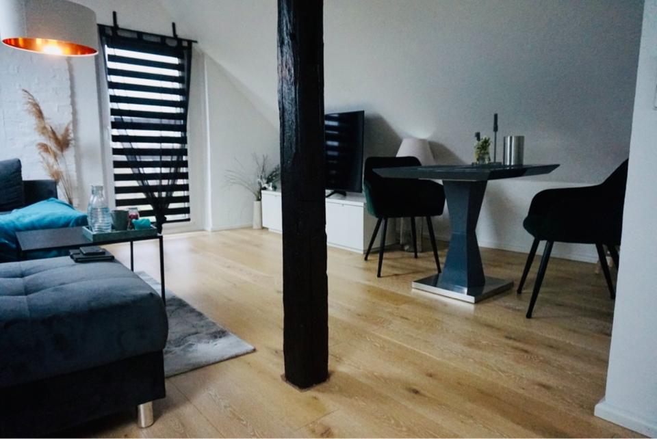 Thumbnail-Gemütliche 2-Zimmer-Wohnung mit Eichenparkett und Blick ins Grüne