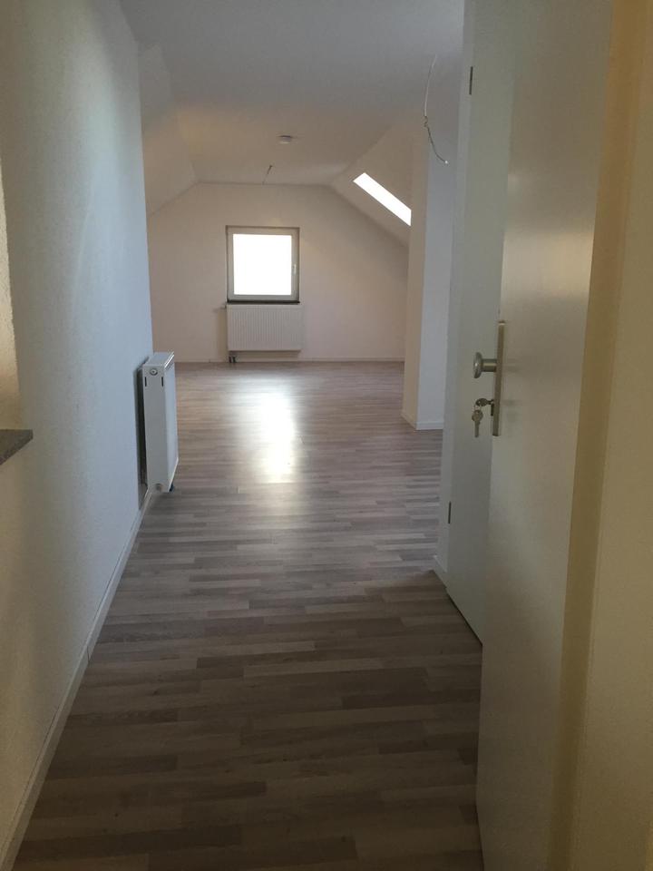 Thumbnail-IN BRACKENHEİM 1 - ZIMMER DACHGESCHOSS WOHNUNG ZU VERMIETEN !!!