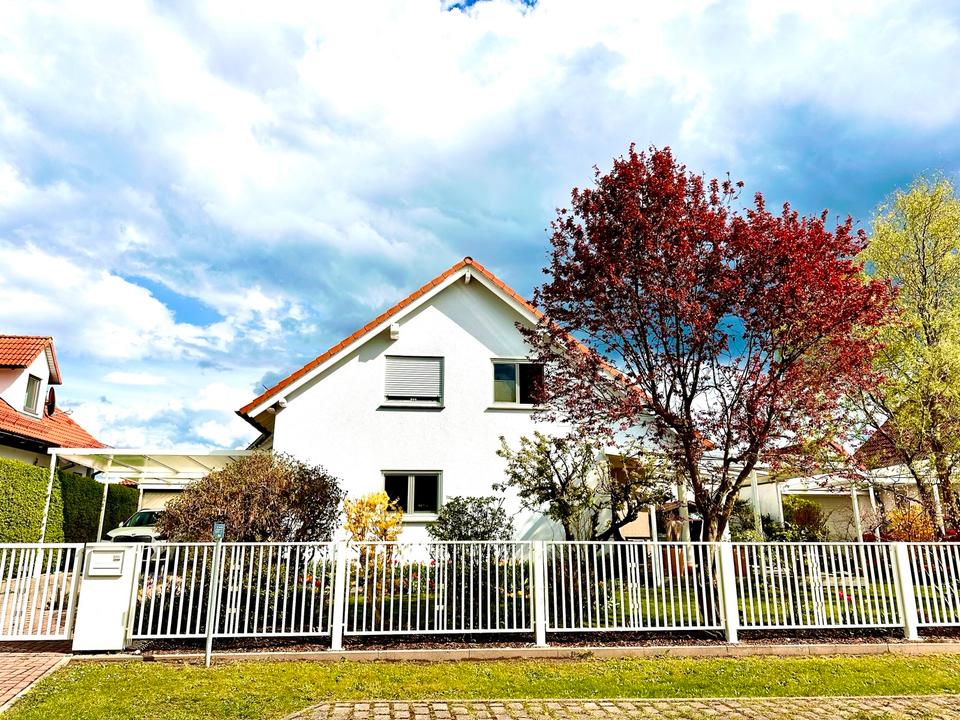 Thumbnail-Schönes, freistehendes Einfamilienhaus in Feldanlage