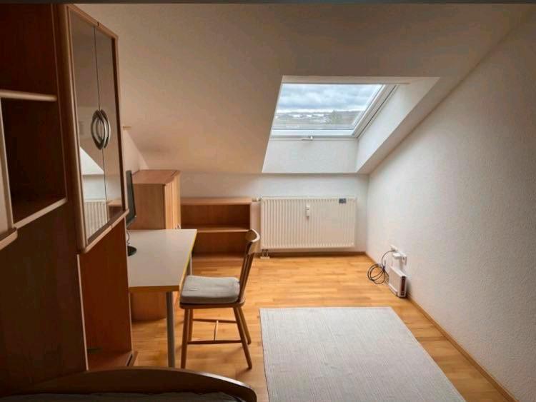 Thumbnail-1 Helles Zimmer in 2. WG_ möbliert_Plieningen_gute ÖPNV