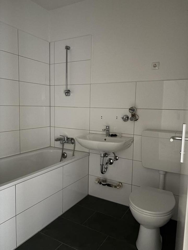 Thumbnail-Erdgeschoss + Laminat + 2 Balkone + Frisch gestrichen