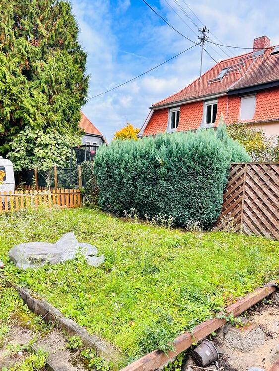 Thumbnail-Kompakte Doppelhaushälfte zum Renovieren in Zeilsheim