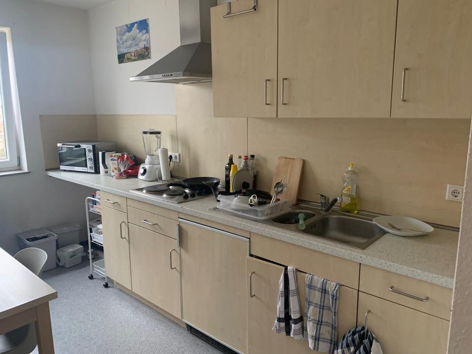 Thumbnail-Schönes helles WG-Zimmer mit eigenem Bad o. DuscheWCWaschbecken