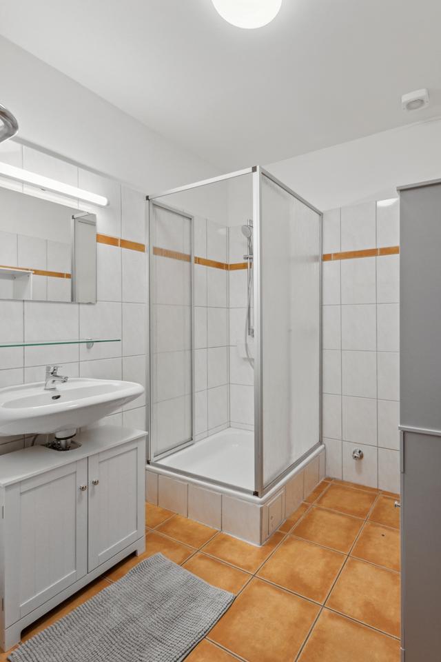 Thumbnail-Möbliertes 1-Zimmer-Apartment mit Balkon in Apartmenthaus