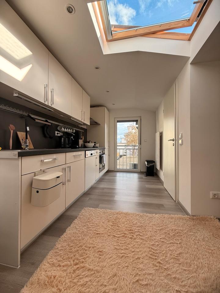 Thumbnail-Helle, vollmöblierte Dachgeschosswohnung-All bill included