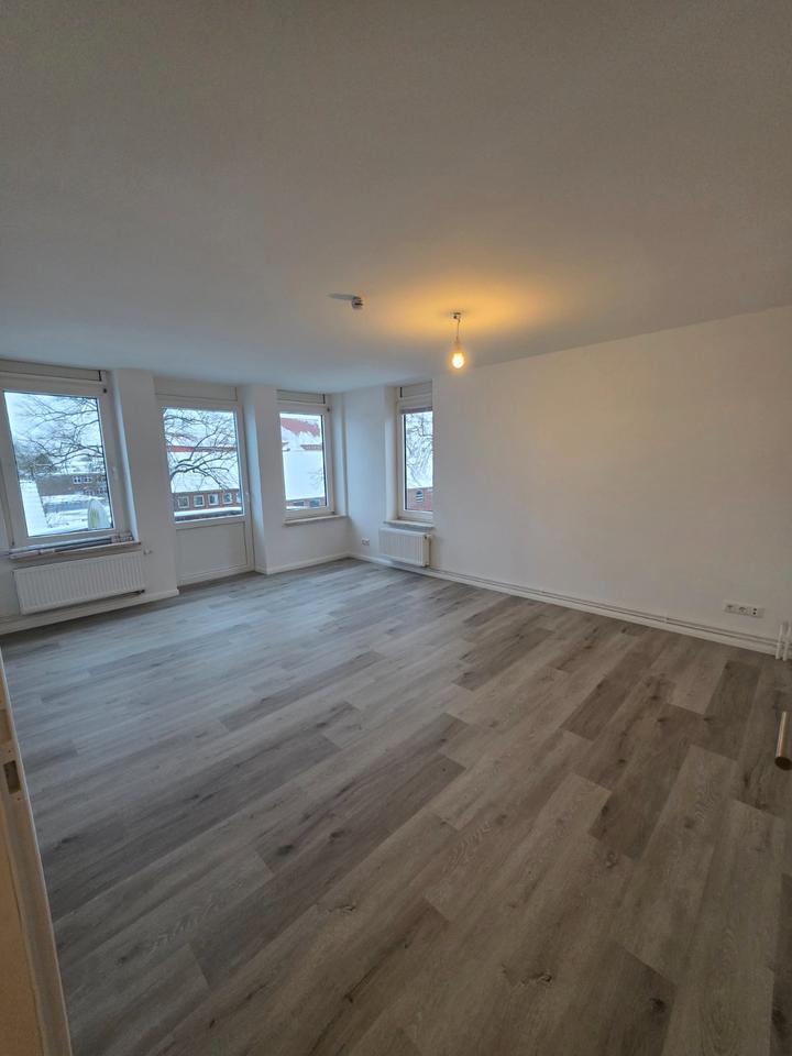 Thumbnail-Frisch renovierte 2-Zi.-Wohnung (44 m²) mit Balkon & Pantryküche