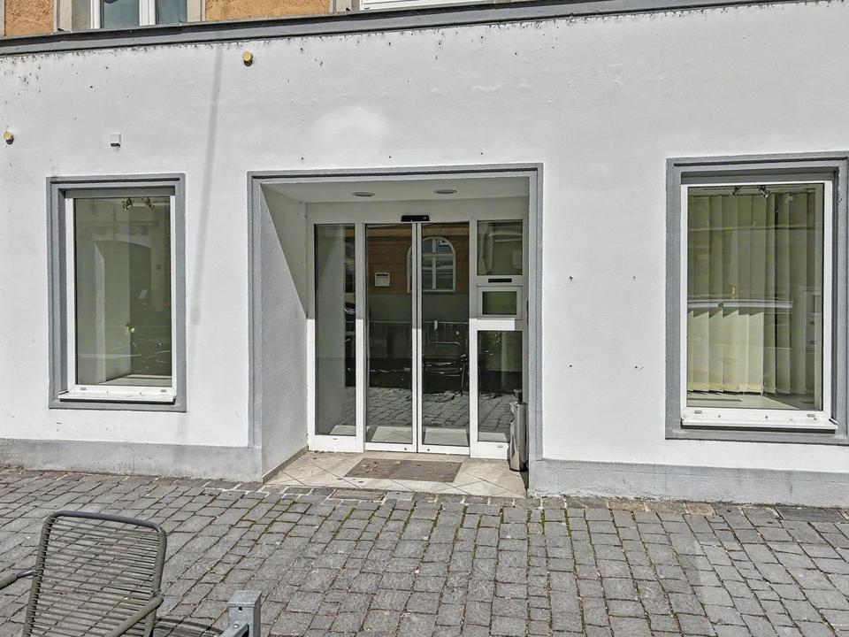 Thumbnail-Laden- oder Bürofläche im Erdgeschoss in bester Lage am Stadtplatz Vilshofen, ca. 172 m², ab 1.5.26
