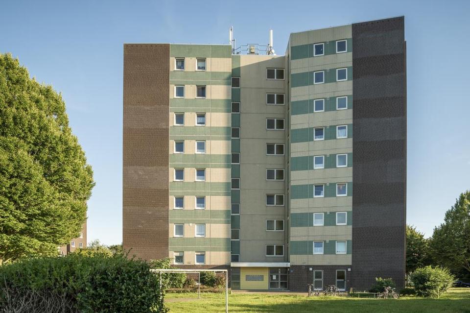 Thumbnail-Modernisierte 4-ZKB-Balkonwohnung mit tollem Blick über Heppens zu vermieten!
