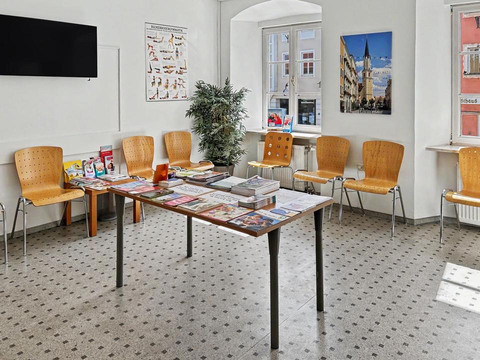 Thumbnail-Große Büroräume, ehem.Praxis,180 m² - voll eingerichtet, 1.OGLift, Stadtpl. Vilshofen, 2.Eingang,