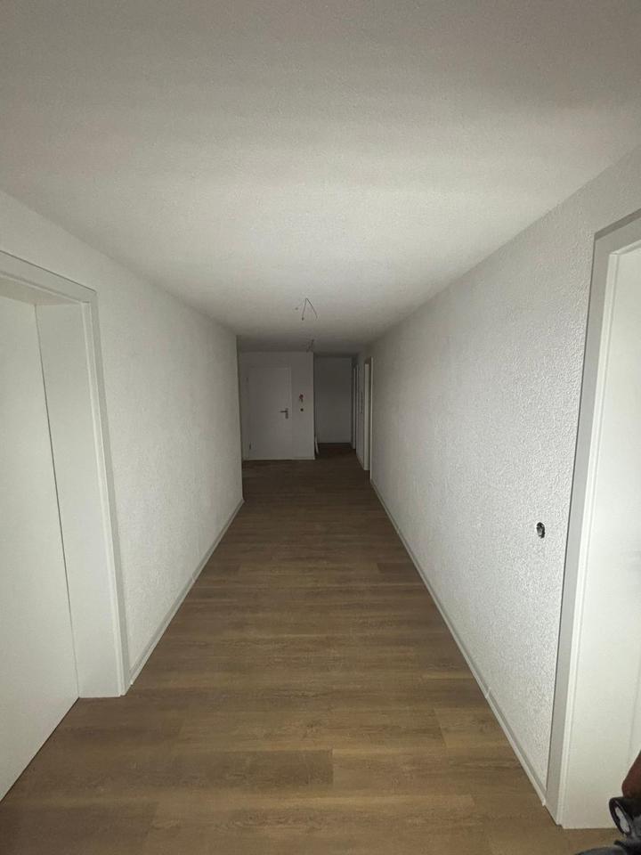 Thumbnail-Frisch renovierte 3-Zimmer-Wohnung mit 94 m2 zu vermieten