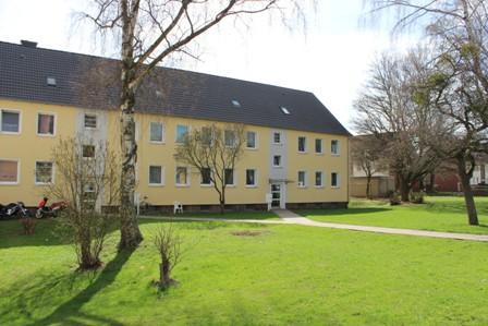 Thumbnail-BARSINGHAUSEN NAHE DEISTER: Renoviert 2,5-Zimmer-Wohnung mit ca. 61 m² – ab sofort bezugsfrei