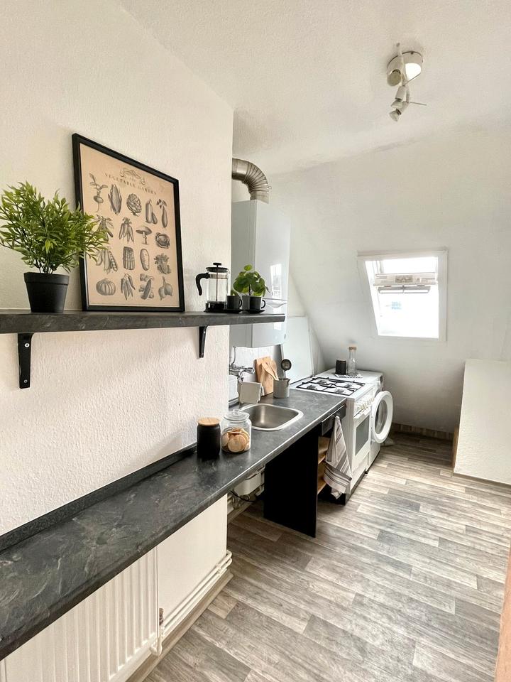 Thumbnail-Gemütliche Dachgeschosswohnung mit zwei Zimmern in zentraler Lage Hannovers!