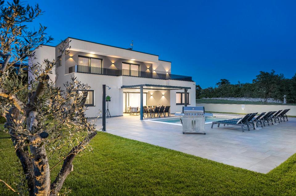 Thumbnail-Villa Ana Istrien: Luxus Ferienhaus mit beheiztem Pool & Wallbox