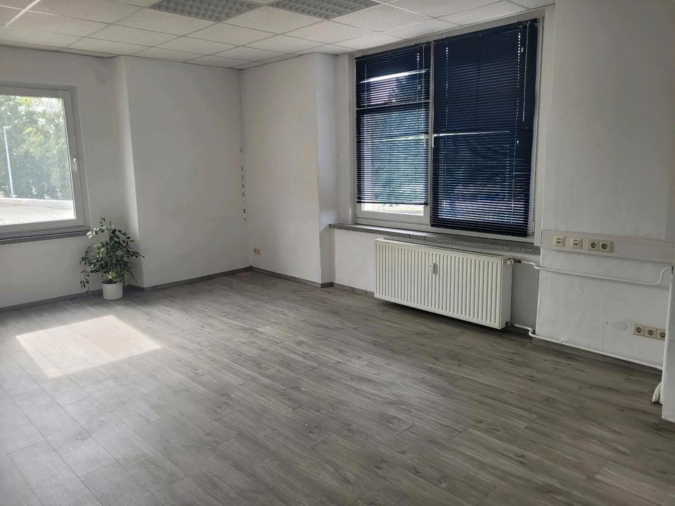 Thumbnail-Büro, Atelier, Lager, Hobby Räume ,Sport Lagerraum, Parkplätze im Zentrum