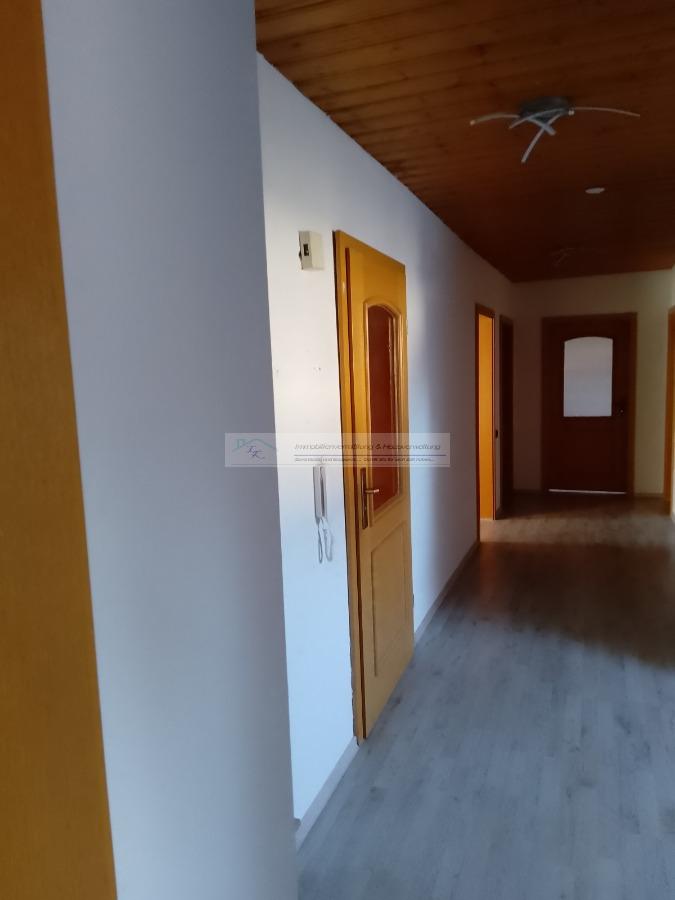 Thumbnail-Großzügige 4-Zimmer-Wohnung mit Balkon in ruhiger Lage von Wölsau, Marktredwitz