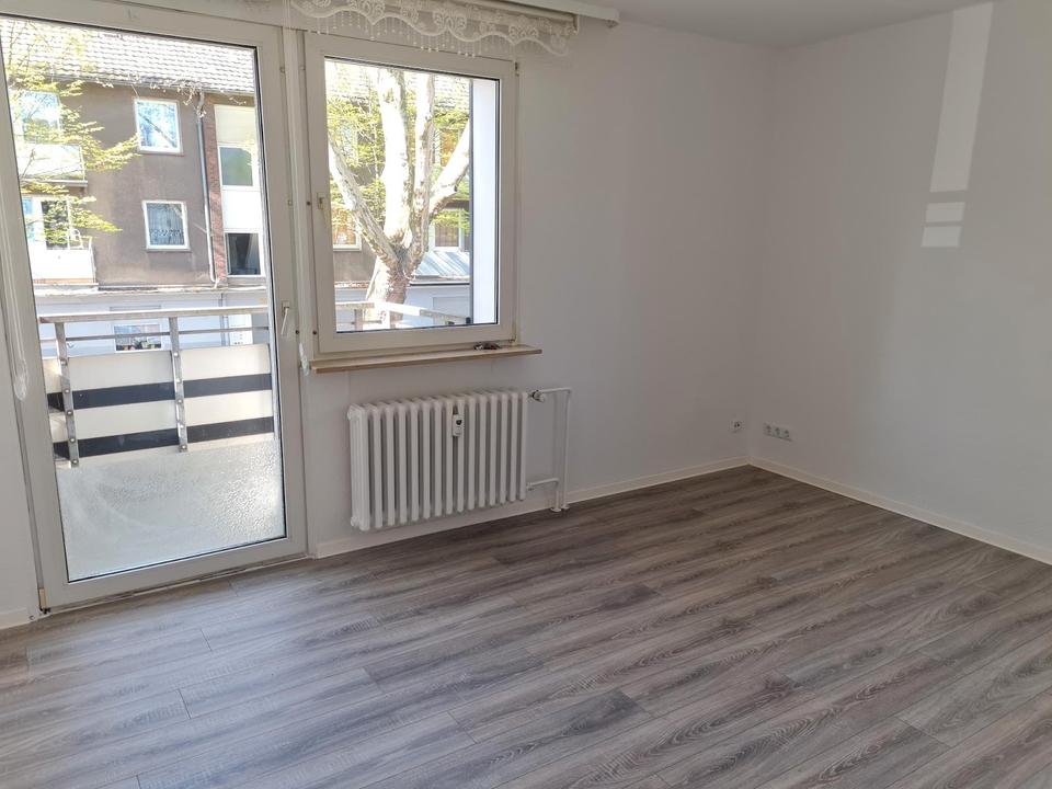 Thumbnail-Schöne renovierte 4-Zimmer-Wohnung im 1.Obergeschoss zu vermieten!