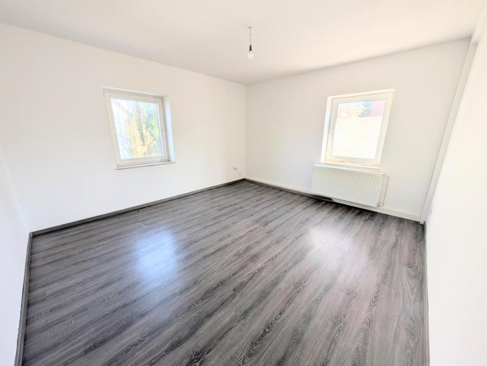 Thumbnail-**Jetzt zugreifen: +Laminat +weiße Wände +neues Tageslichtbad +eigener Garten +großzügig**