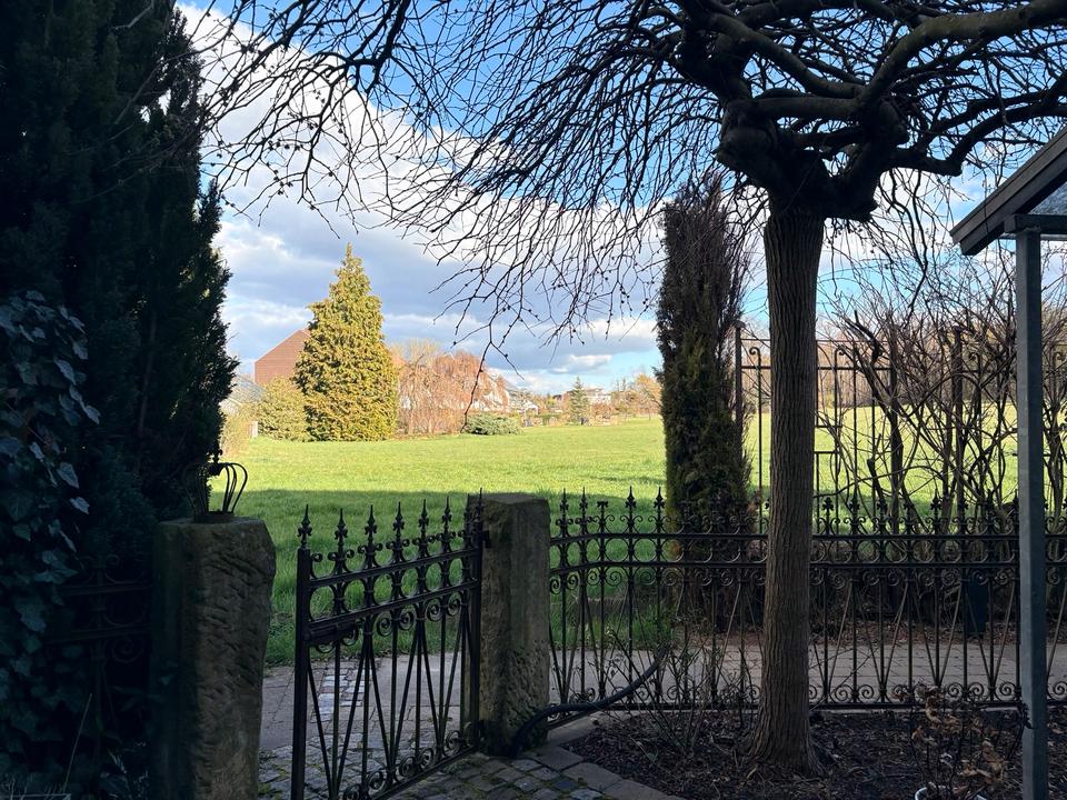 Thumbnail-Schönes Reihenhaus in exklusiver, ruhiger Lage mit Erbbaurecht