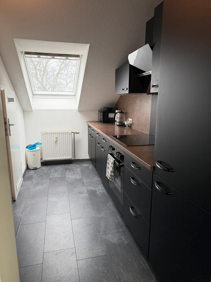 Thumbnail-Möblierte 2-Zimmer-Dachgeschosswohnung Möbelübernahme erforderli