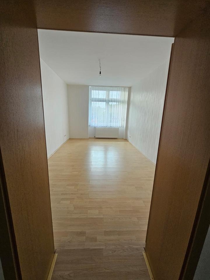 Thumbnail-1 12 Zimmer Wohnung zu Vermieten (ca.32m² WF,Keller,Einbauküche)