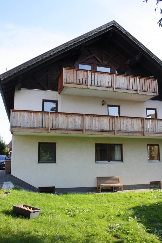Thumbnail-Großzügige 5 Zimmer-DG-Wohnung mit Balkon in Patersdorf