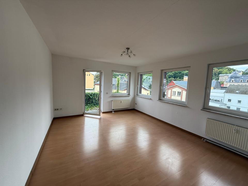 Thumbnail-Traumhafte 3-Raum-Maisonette-Wohnung mit Balkon und Stellplatz im Zentrum von Greiz