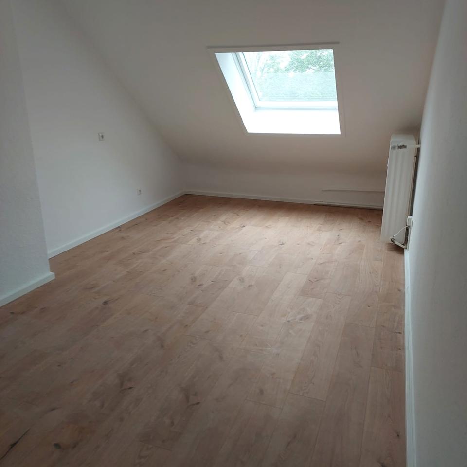 Thumbnail-Modernisierte 2- Zimmer Wohnung in Frankfurt Schwanheim