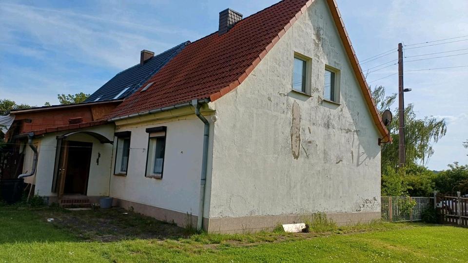 Thumbnail-Sanierungsbedürftige Doppelhaushälfte mit Nebengebäude