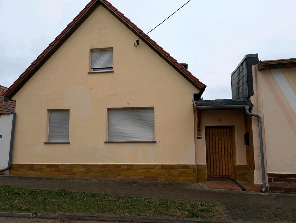 Thumbnail-Haus mit großem Grundstück zu verkaufen