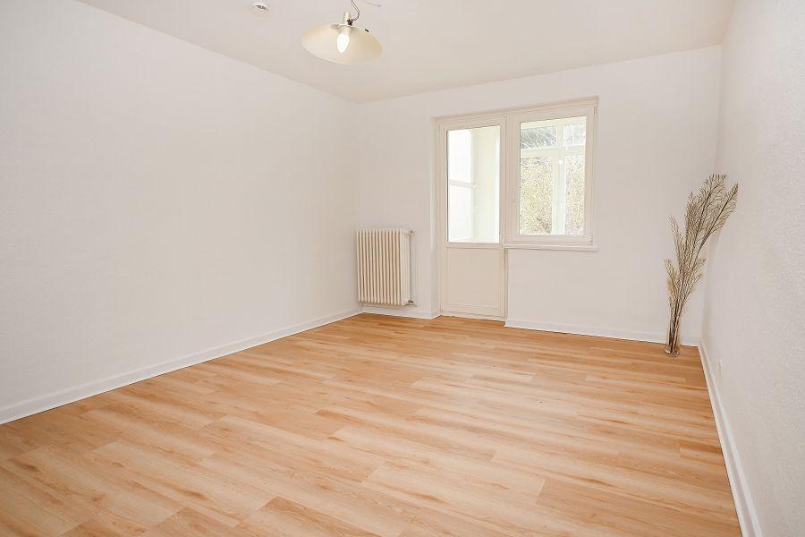 Thumbnail-Moderne 4-Zimmer-Wohnung mit Wintergarten und Gartenmitbenutzung in Top-Lage!