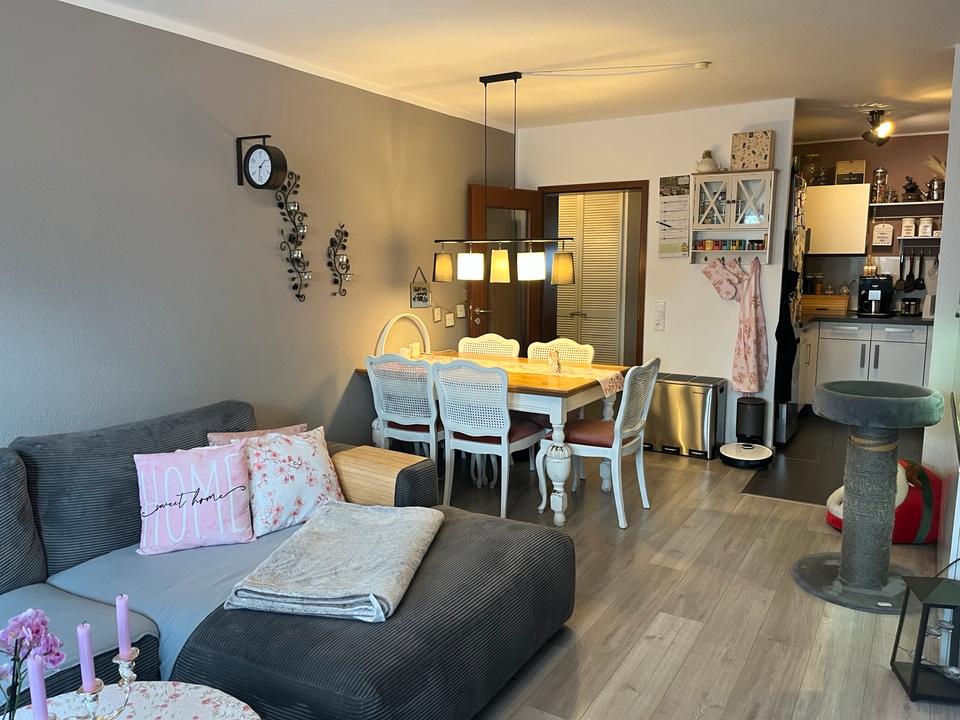 Thumbnail-Gepflegte EG-Wohnung mit zwei Zimmern sowie Terrasse und EBK