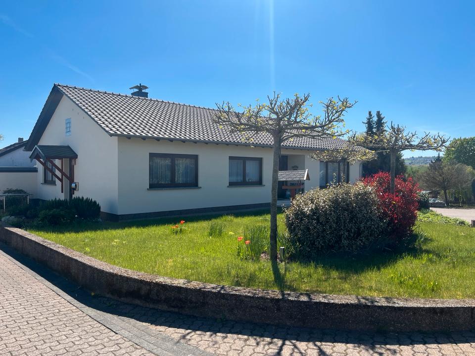 Thumbnail-Freistehende Haus mit Einliegerwohnung