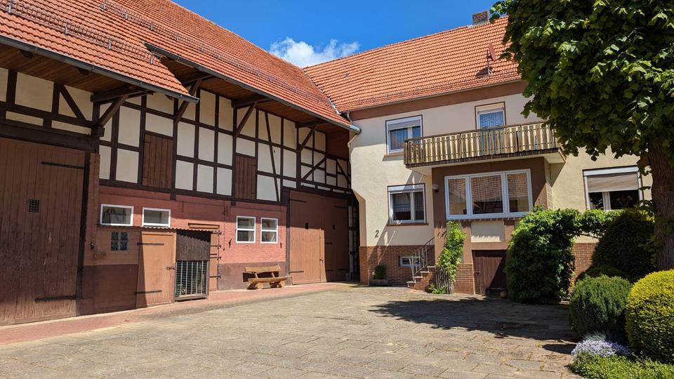 Thumbnail-Einfamilienhaus mit landwirtschaftlichen Nebengebäuden