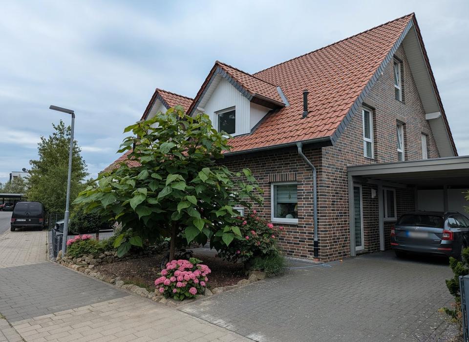 Thumbnail-Junge und moderne Doppelhaushälfte mit 5 Zimmern und Carport