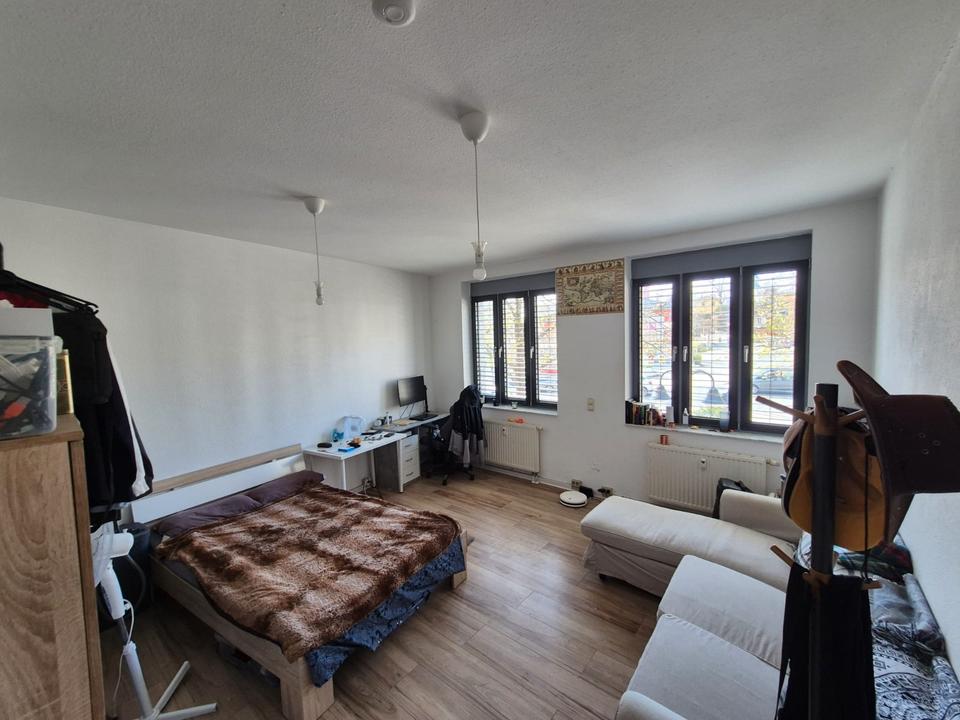 Thumbnail-Großes, helles Zimmer mit schöner Aussicht zur Zwischenmiete