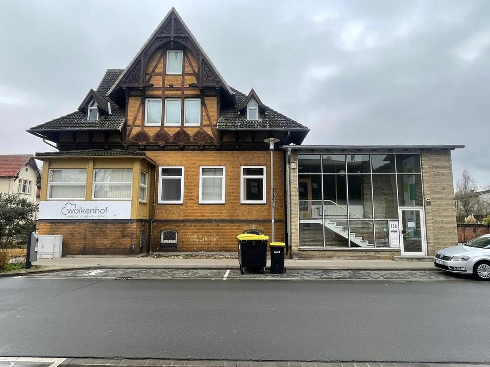 Thumbnail-Vielseitige Gewerbeimmobilie mit separater Wohnung