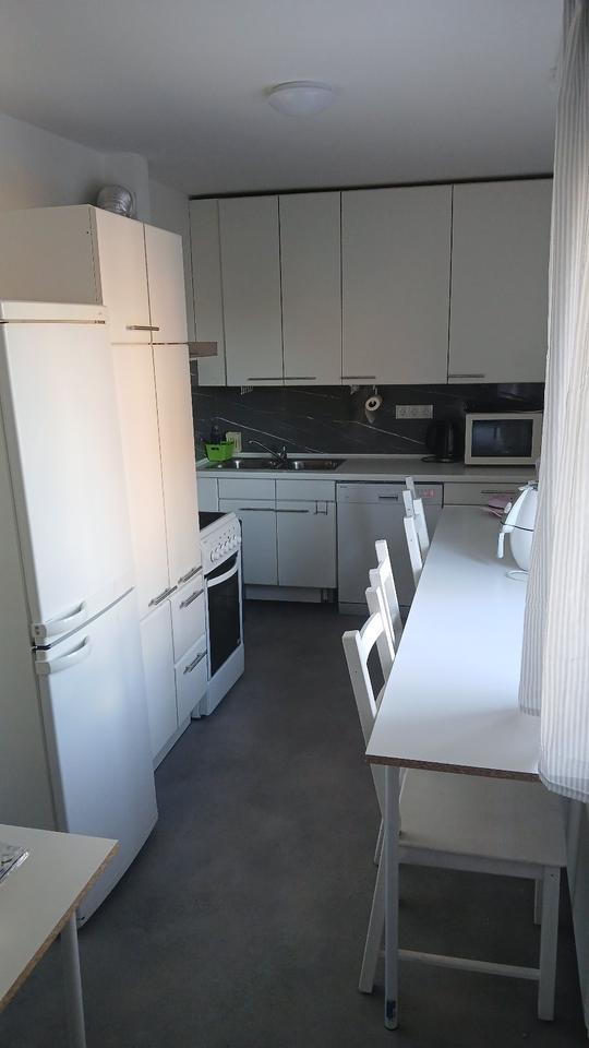 Thumbnail-Möbliertes Haus mit Terrassen und PKW-Stellplätzen zu vermieten!