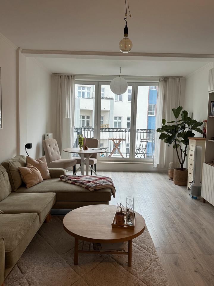 Thumbnail-Großzügige 2-Zimmer Wohnung (77m2) inkl EBK und Balkon- ab 01.05.