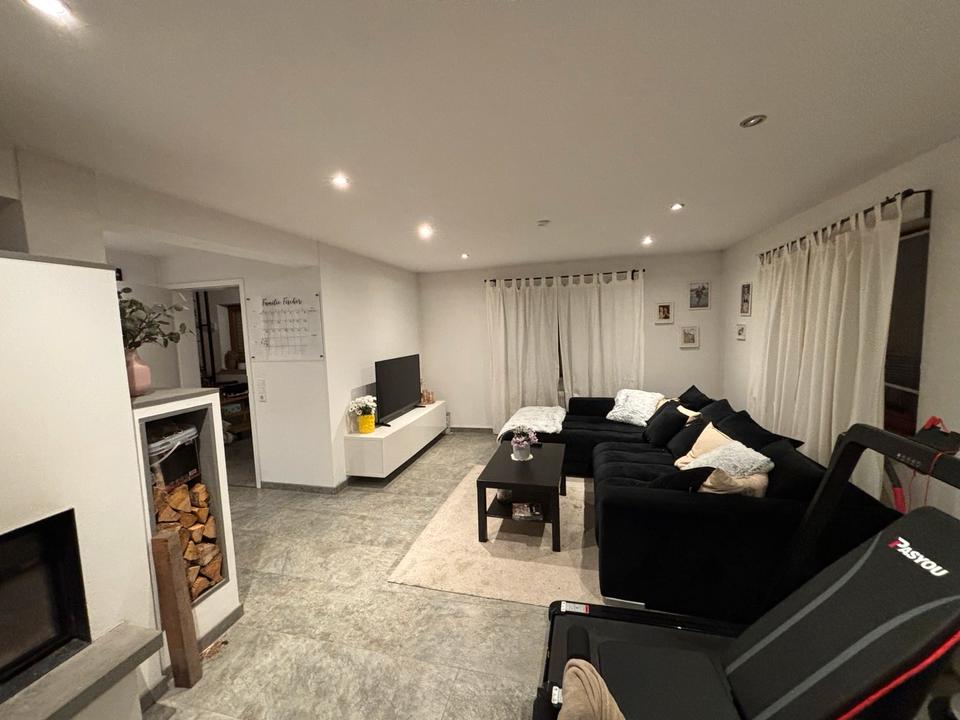 Thumbnail-Einfamilienhaus mit Einliegerwohnung und Pool