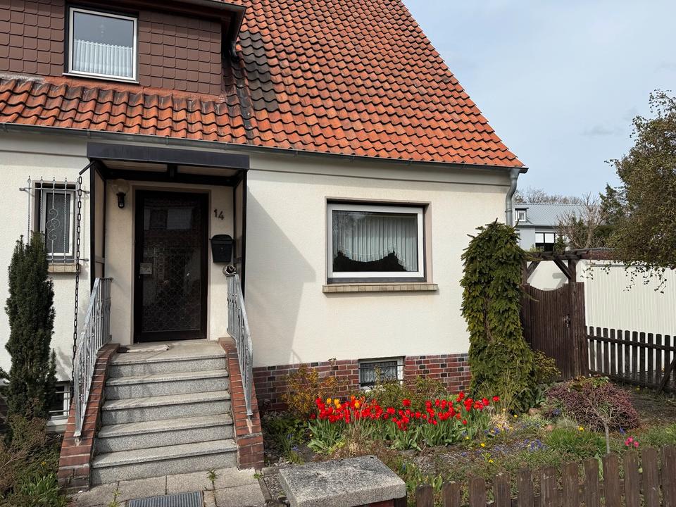 Thumbnail-Doppelhaushälfte in Misburg-Nord mit großem Garten