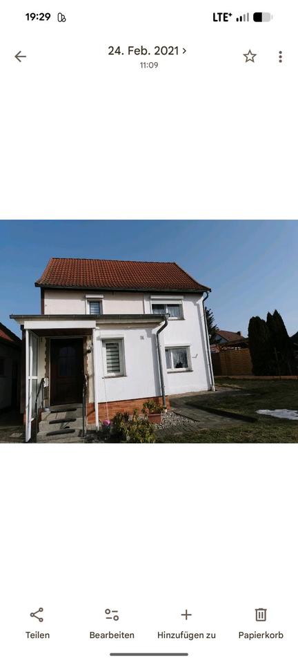 Thumbnail-freistehendes Einfamilienhaus mit kleinen Garten und Nebengelass