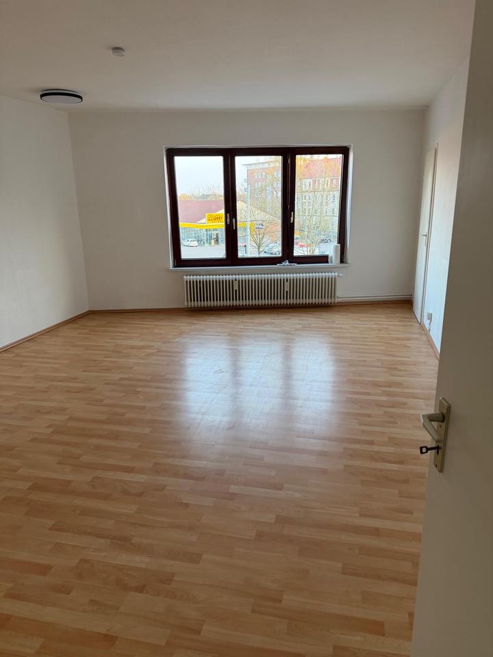 Thumbnail-Große, helle, renovierte 3-Zimmer-Wohnung in top Lage