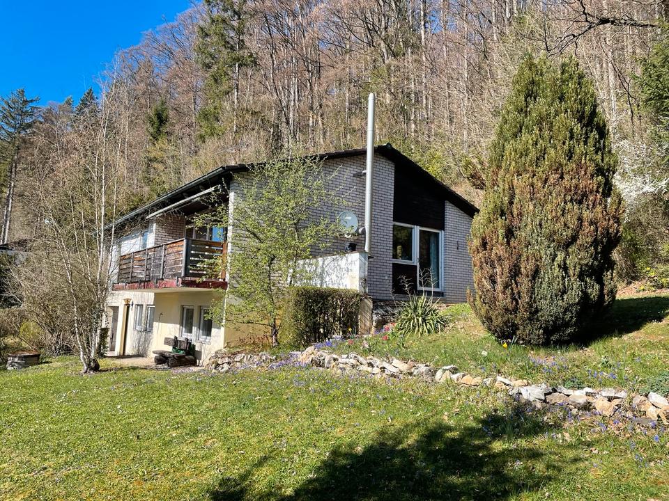 Thumbnail-Ein-Zweifamilienhaus Egloffstein 210 qm Wohnfläche 1097 qm Grund