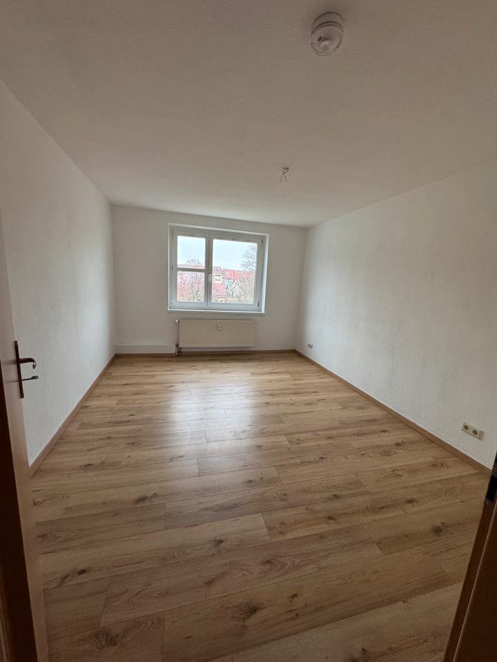 Thumbnail-Helle 3-Raum-Wohnung mit Balkon im Herzen von Eilenburg