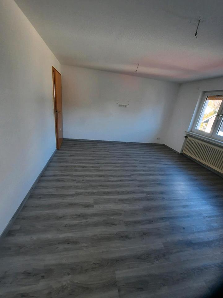 Thumbnail-Frisch renoviertes DG 3,5 Zi 80 m2 Gartenmitnutzungneues Bad