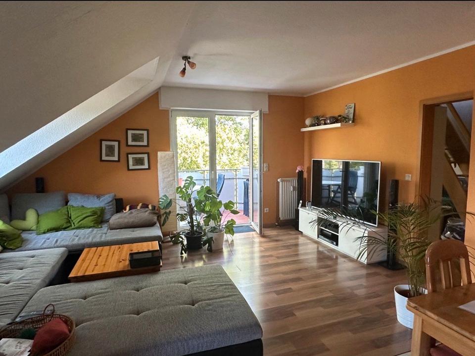 Thumbnail-Großzügige 2 (3) Zimmer- Maisonettewohnung mit Balkon und kfz