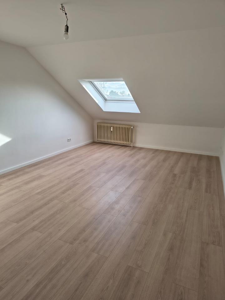 Thumbnail-Helle Sanierte 3-Zimmerwohnung im DG